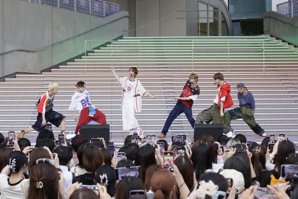 イベントに登場したDXTEEN