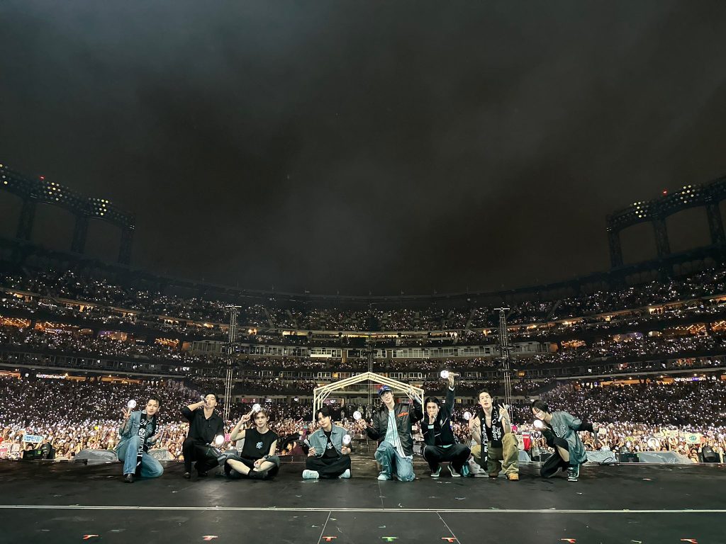 ATEEZのワールドツアー『TOWARDS THE LIGHT：WILL TO POWER』公演の写真