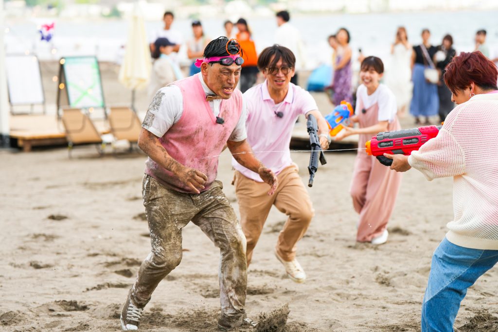 春日俊彰（オードリー）、佐藤満春（どきどきキャンプ）、松田好花（日向坂46）