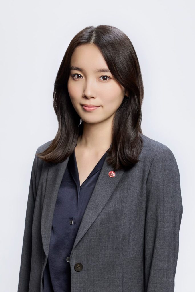 『オクトー　～感情捜査官　心野朱梨～Season2』で、主人公・心野朱梨（しんの・あかり）を演じる飯豊まりえ