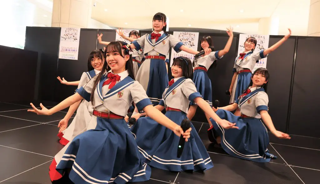 長野県屈指の進学校・佐久長聖高校の10人組アイドル「7限目のフルール」。1年生はデビューライブで涙・・・学校では「シャイな男子が多いです(笑)」  推しは先輩？ 【汐留ミニライブ】｜entax（エンタックス）