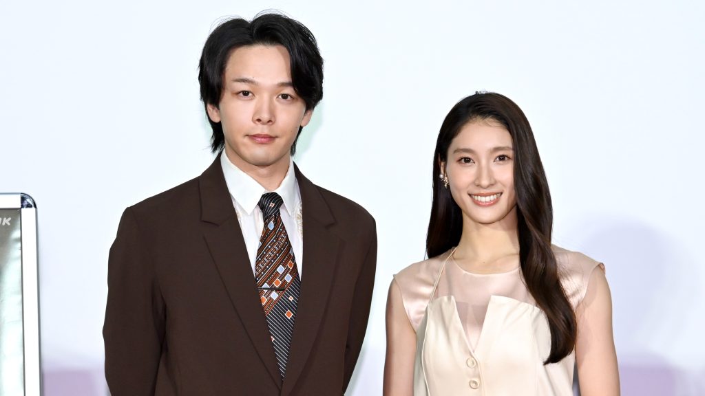 俳優の中村倫也と土屋太鳳