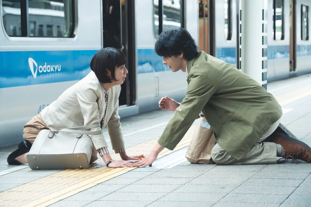 NHK土曜ドラマ『Shrink』に出演する中村倫也と夏帆