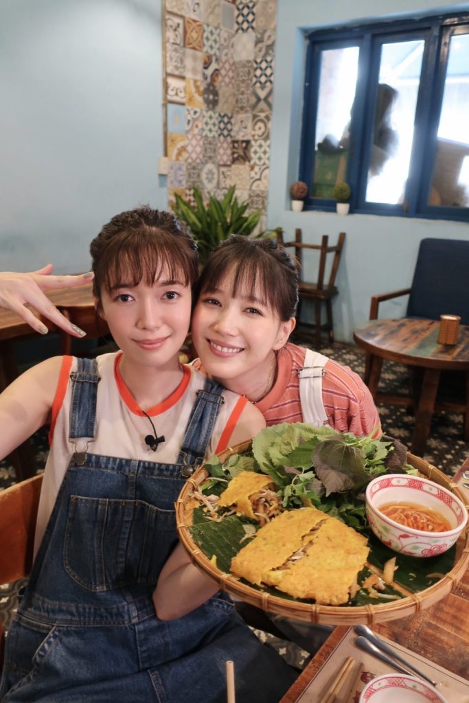 佐藤栞里と本田翼の写真