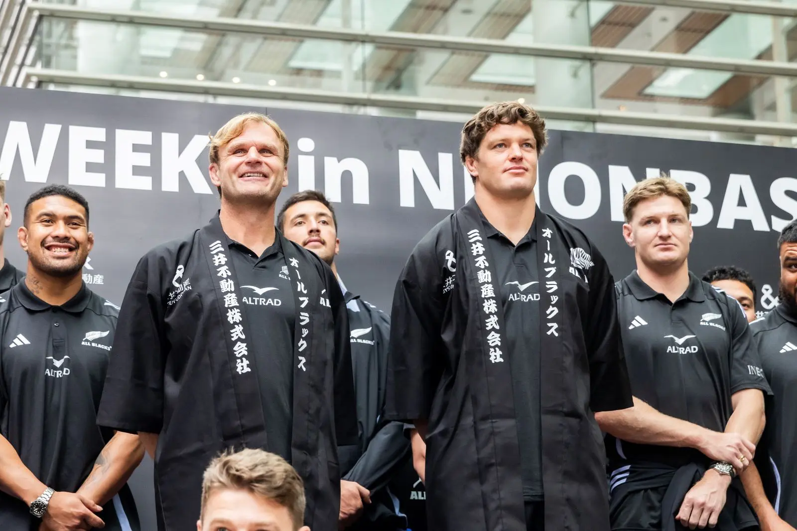 ラグビー“オールブラックス”来日！「ALL BLACKS WEEK in  Nihonbashi」開幕セレモニーが開催、スコット・ロバートソンHC「26日は素晴らしい試合をしたい」｜entax（エンタックス）