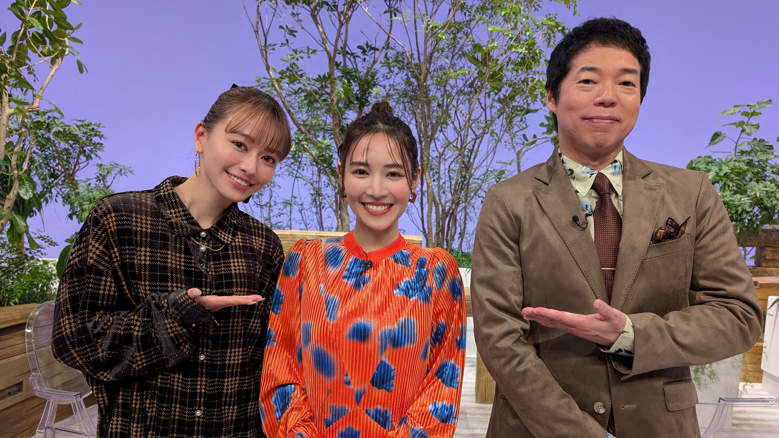 山本舞香と吉谷彩子と今田耕司の写真