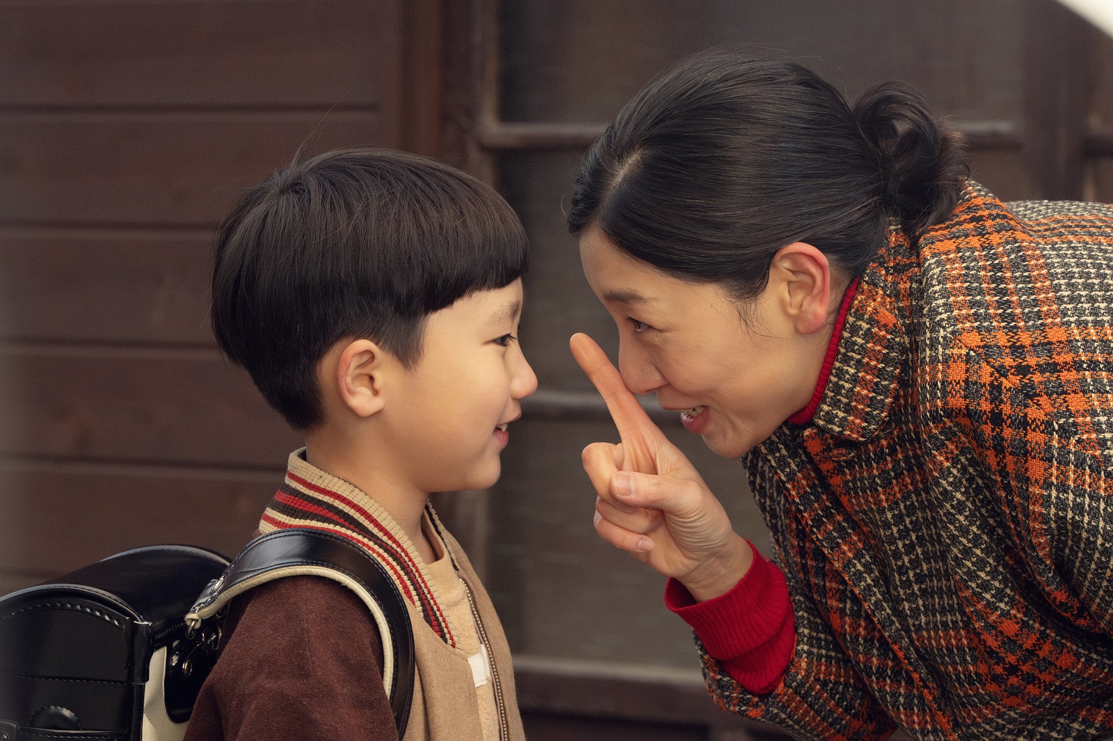 安藤サクラと子どもの写真