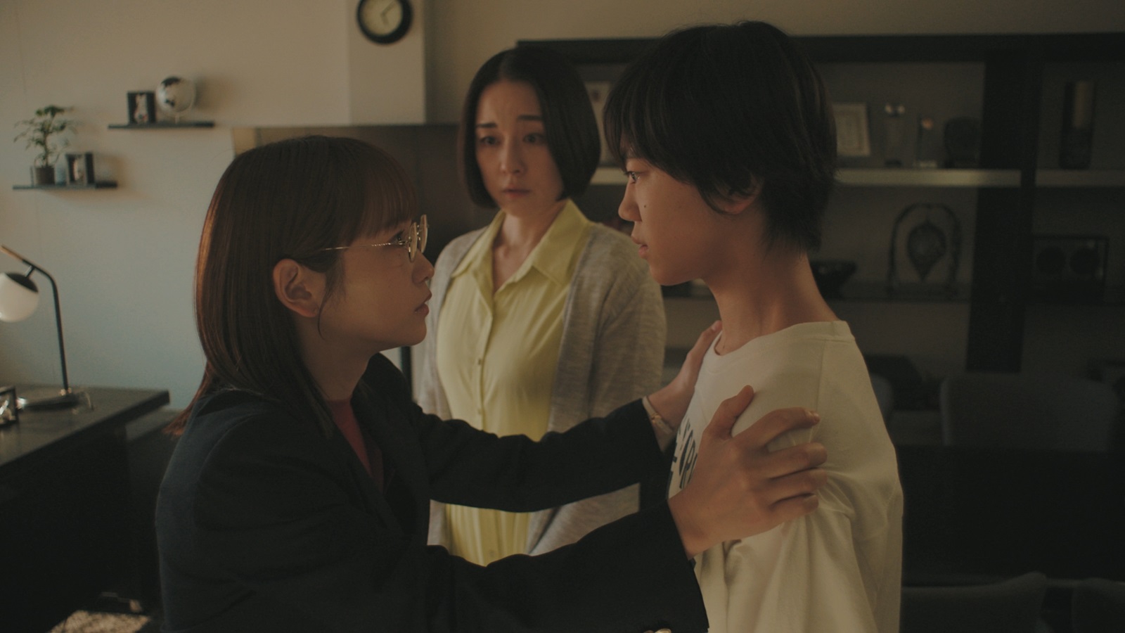 川栄李奈らの写真