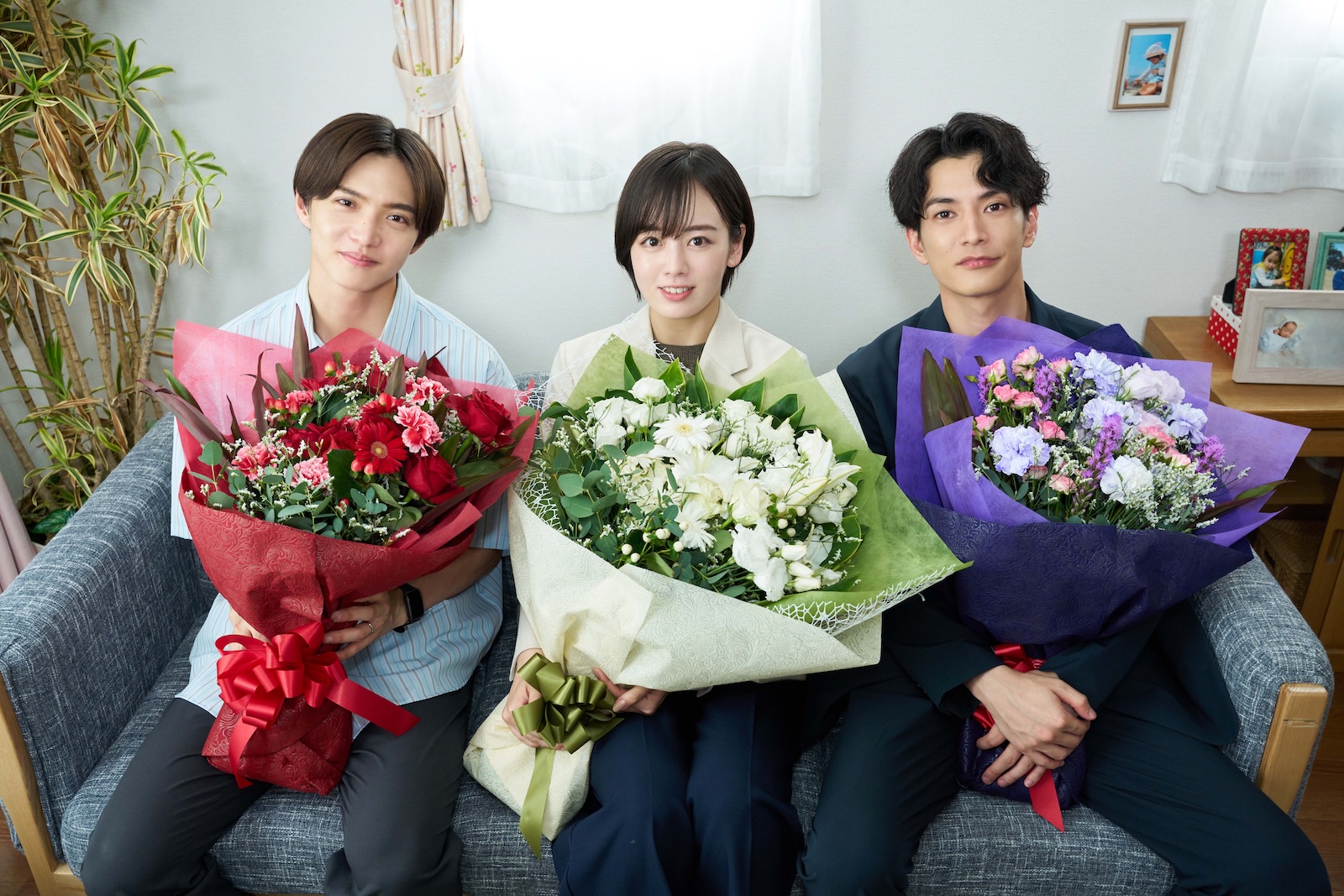 木曜ドラマ『恋愛禁止』でクランクアップを迎えた伊原六花、佐藤大樹(FANTASTICS)、渡邊圭祐