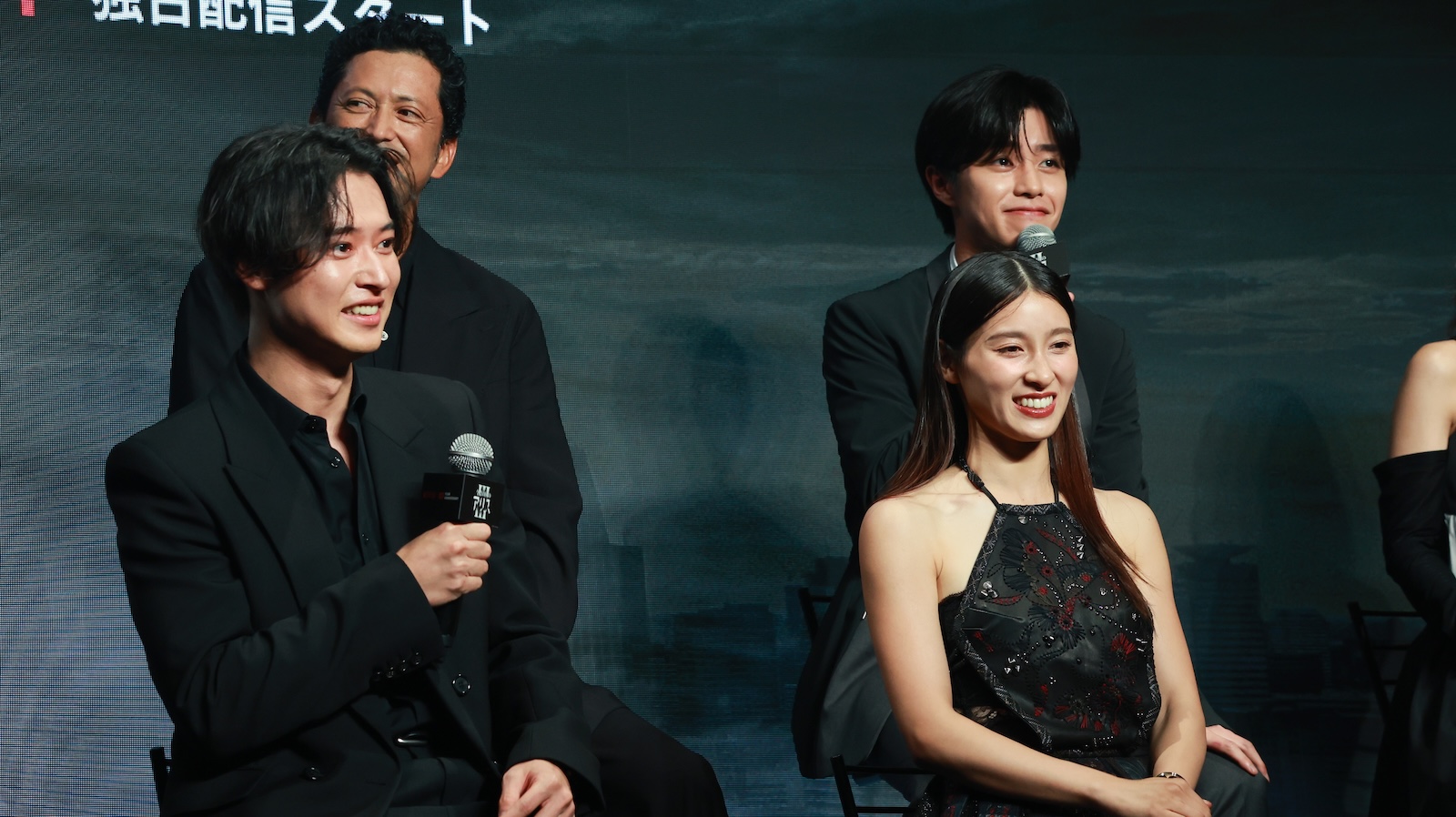 Netflixシリーズ『今際の国のアリス』グローバルファンイベントに登壇した 山﨑賢人、土屋太鳳、醍醐虎汰朗