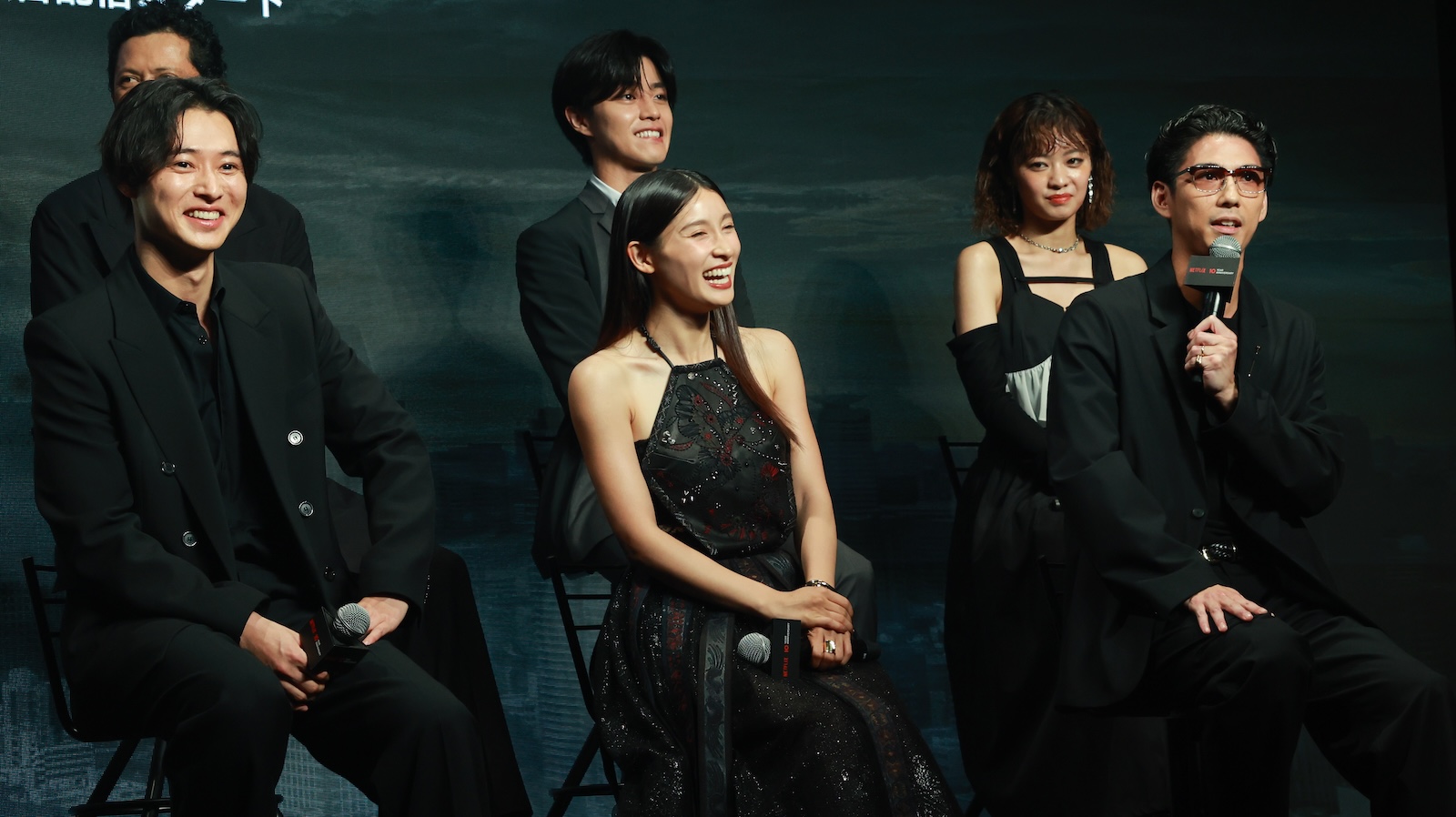 Netflixシリーズ『今際の国のアリス』グローバルファンイベントに登壇した山﨑賢人、土屋太鳳、賀来賢人