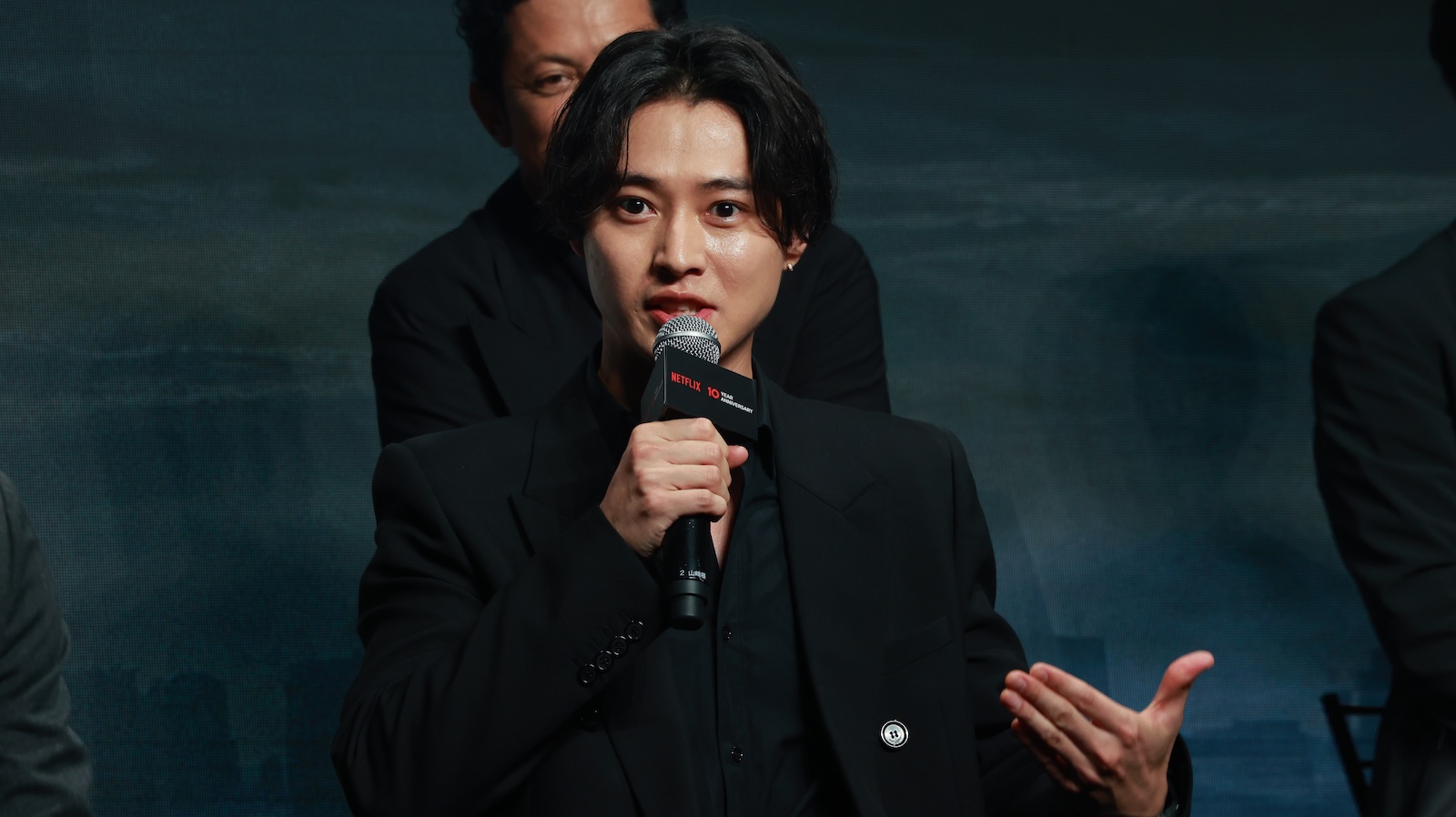 Netflixシリーズ『今際の国のアリス』グローバルファンイベントに登壇した山﨑賢人