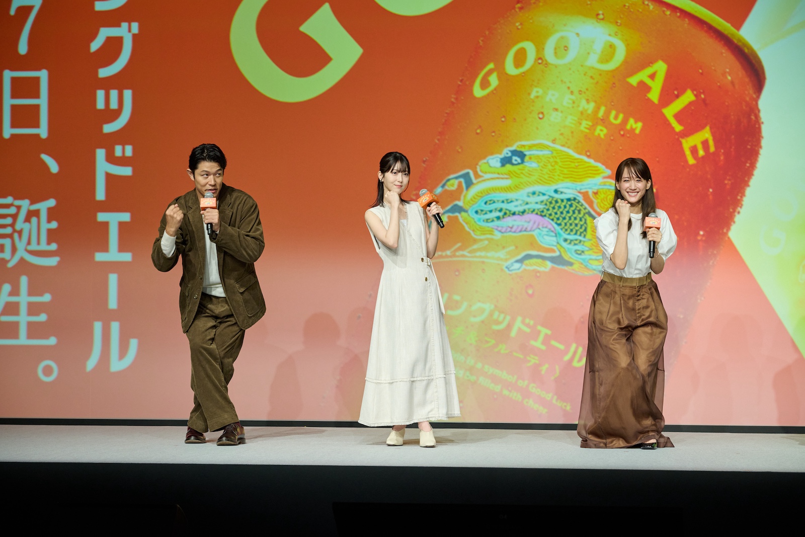 綾瀬はるか、鈴木亮平、浜辺美波の写真