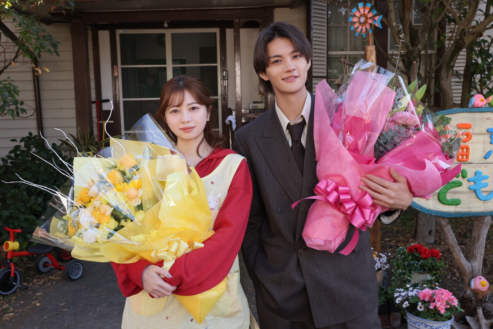 水曜ドラマ『ESCAPE それは誘拐のはずだった』のクランクアップを迎えた桜田ひより&佐野勇斗