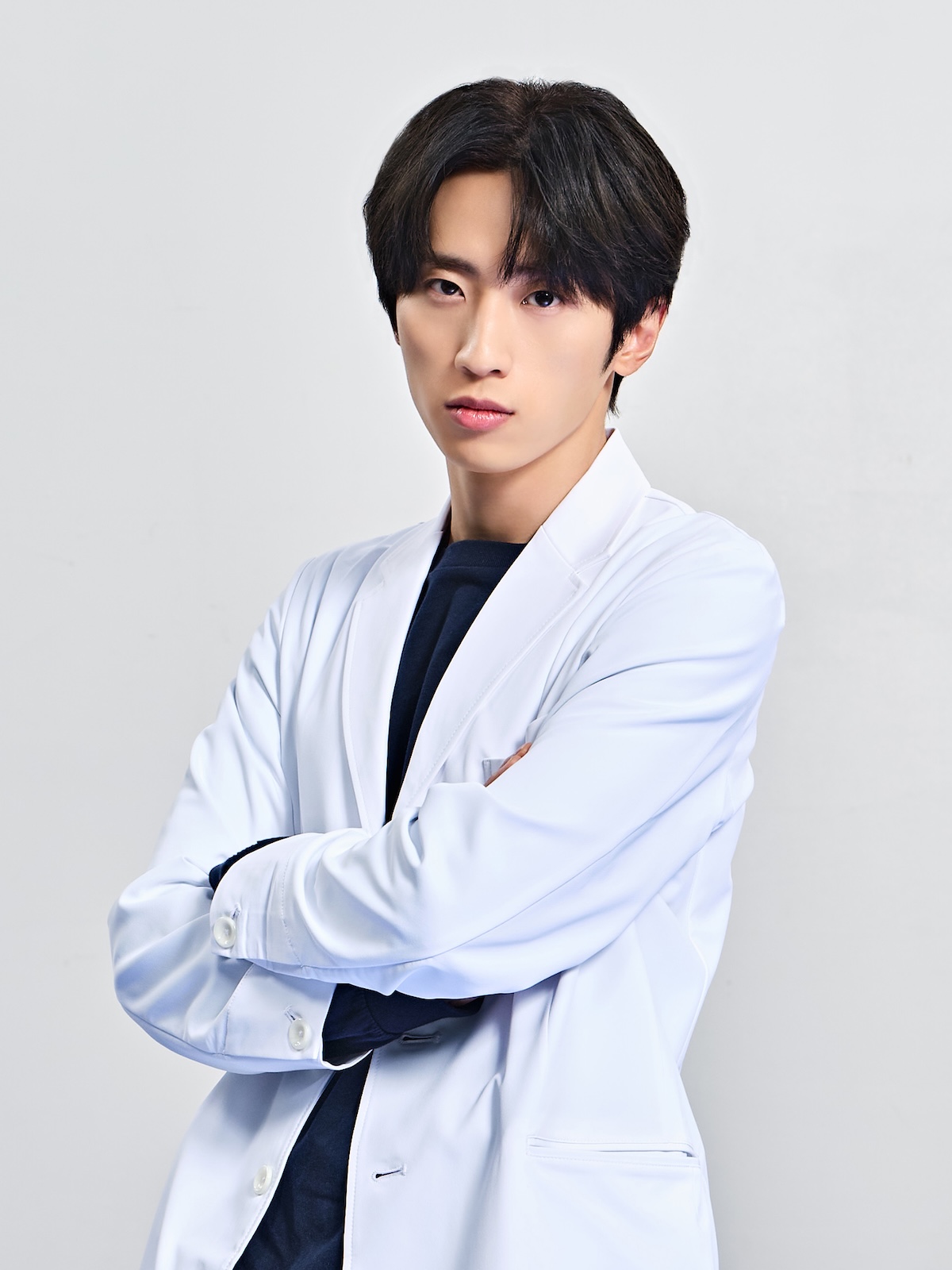 新月9ドラマ『ヤンドク!』に出演するグローバルボーイズグループ・INIのメンバー許豊凡(シュウ フェンファン)