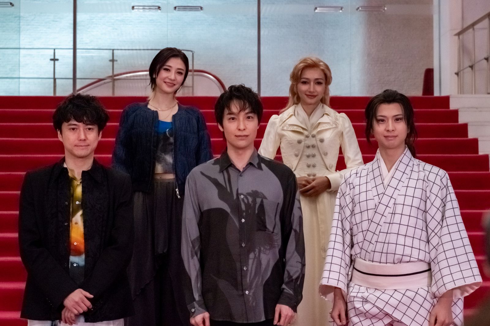 海宝直人、岡宮来夢、豊原江理佳、潤花、藤田俊太郎の写真