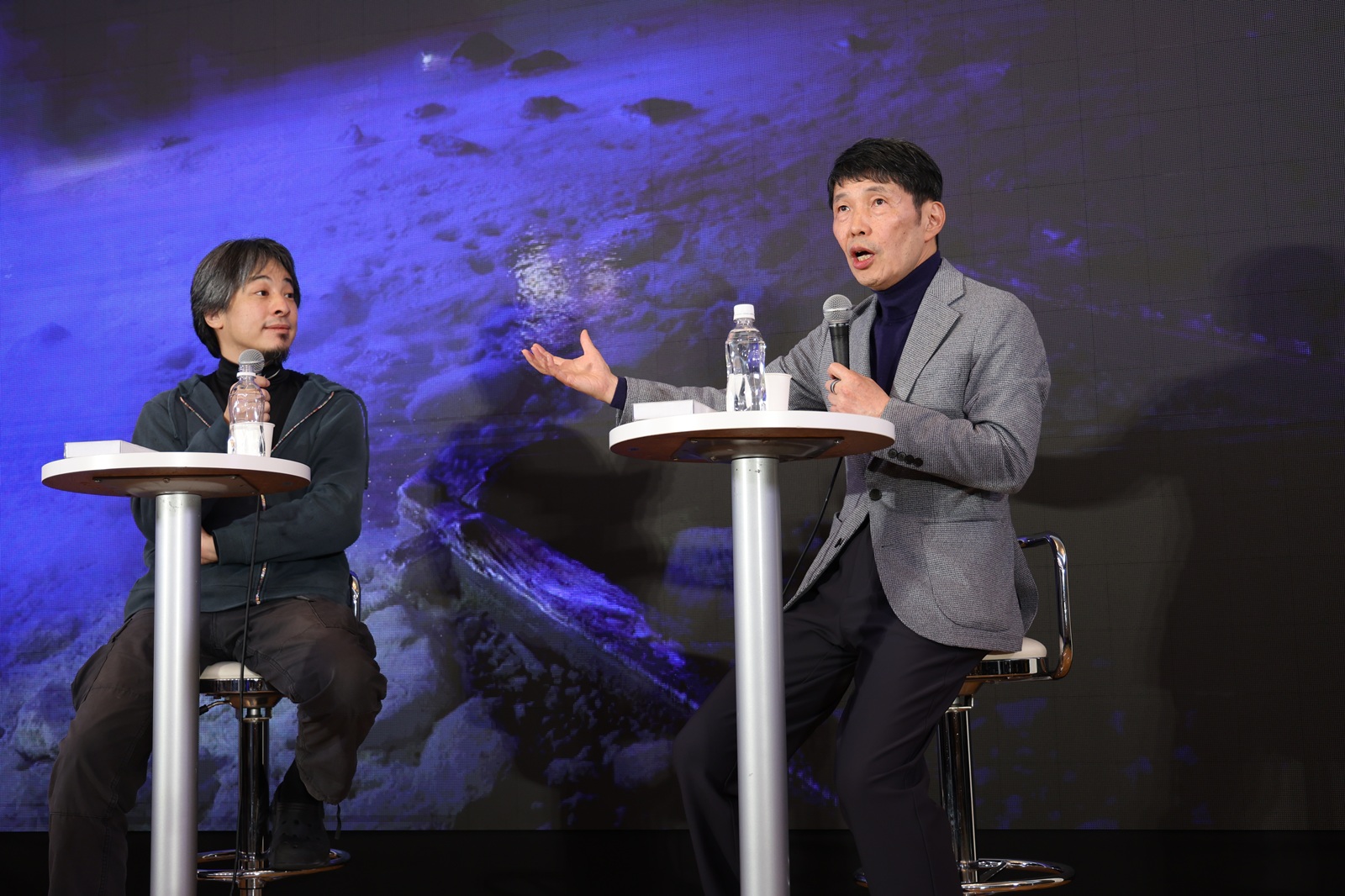 ひろゆきと山本一太の写真