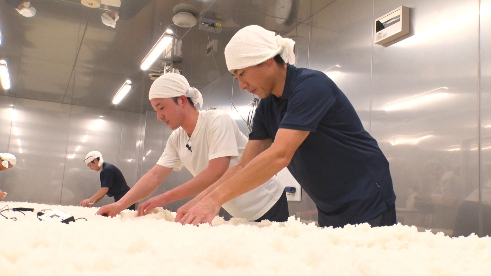 小泉孝太郎らの写真