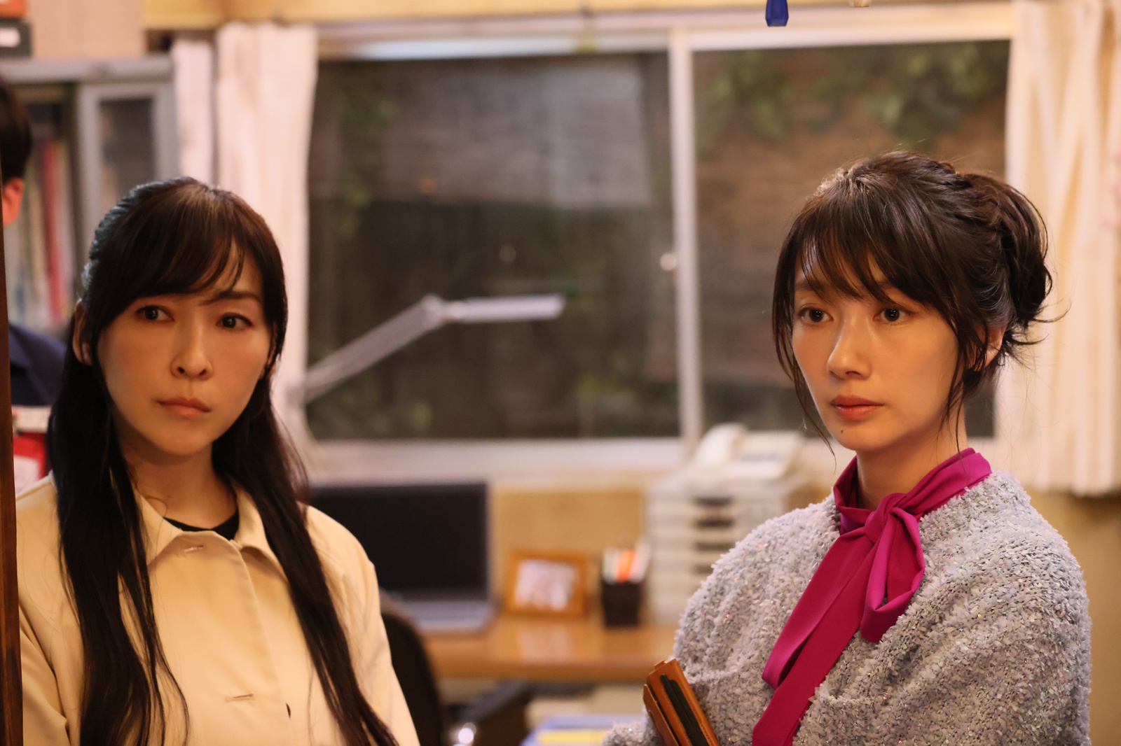 波瑠と麻生久美子の写真