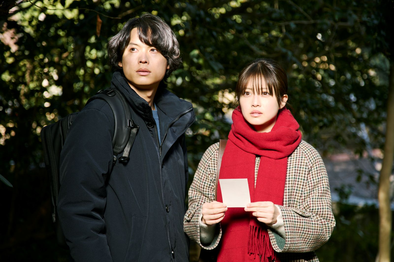 映画『白鳥とコウモリ』松村北斗×今田美桜の場面写真